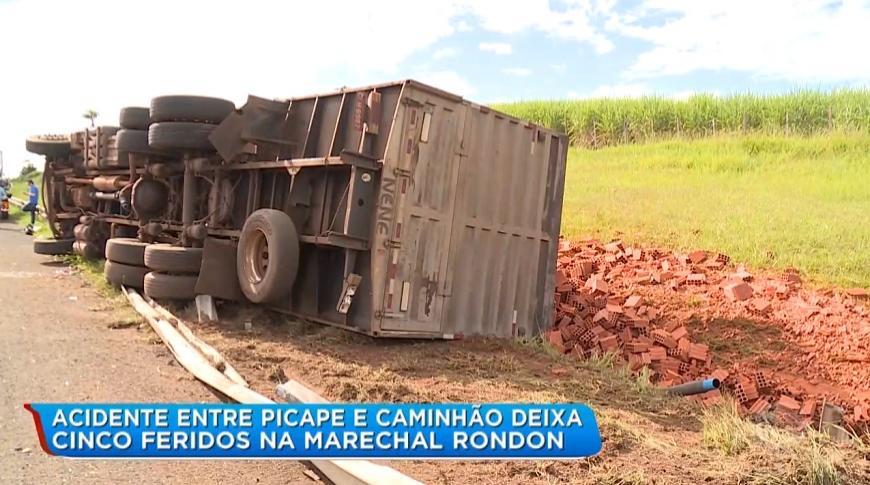 Acidente entre picape e caminhão deixa 5 feridos na Marechal Rondon
