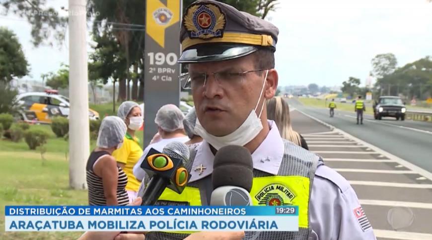Araçatuba mobiliza Polícia Rodoviária na distribuição de marmitas aos caminhoneiros