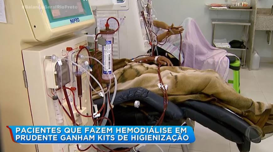 Pacientes que fazem hemodiálise em Prudente ganham kits de higienização
