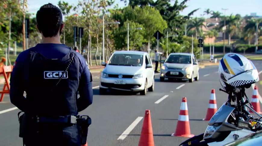 Guarda Civil Municipal realiza blitz para reforçar a necessidade do uso de máscaras