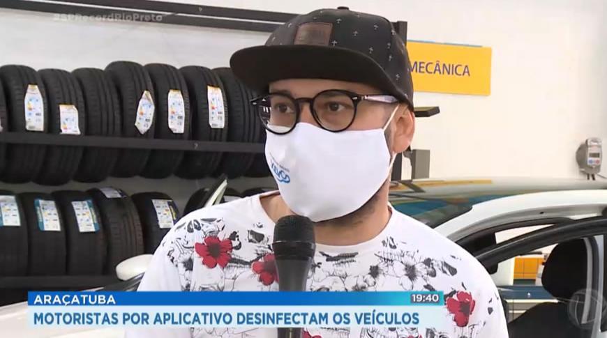 Motoristas por aplicativo de Araçatuba  desinfectam veículos