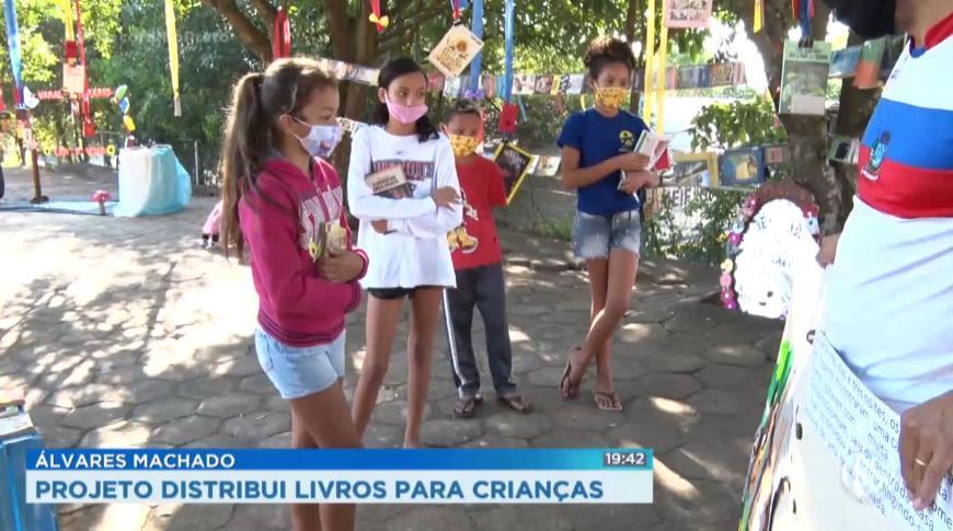 Projeto em Álvares Machado distribui livros para crianças