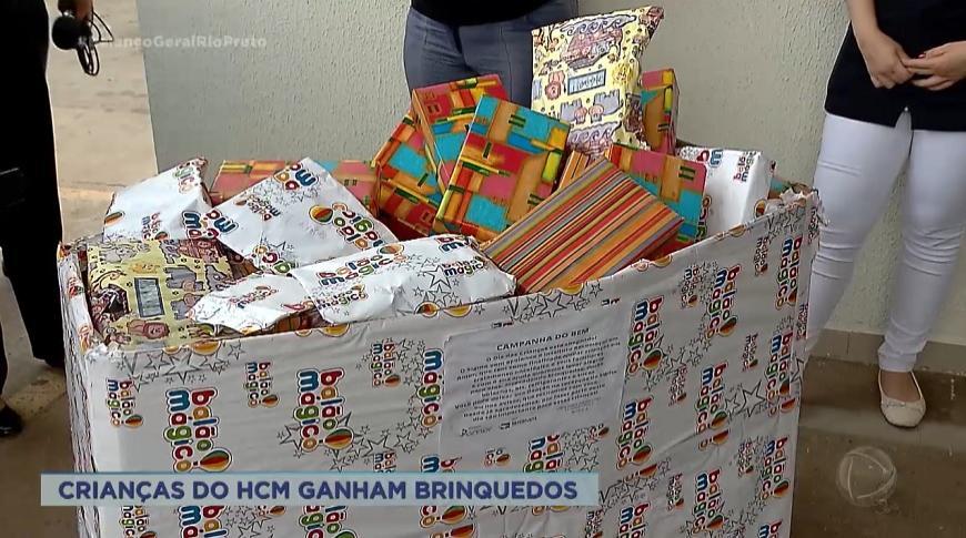 Crianças do HCM de Rio Preto ganham brinquedos  na festa de Dia das Crianças