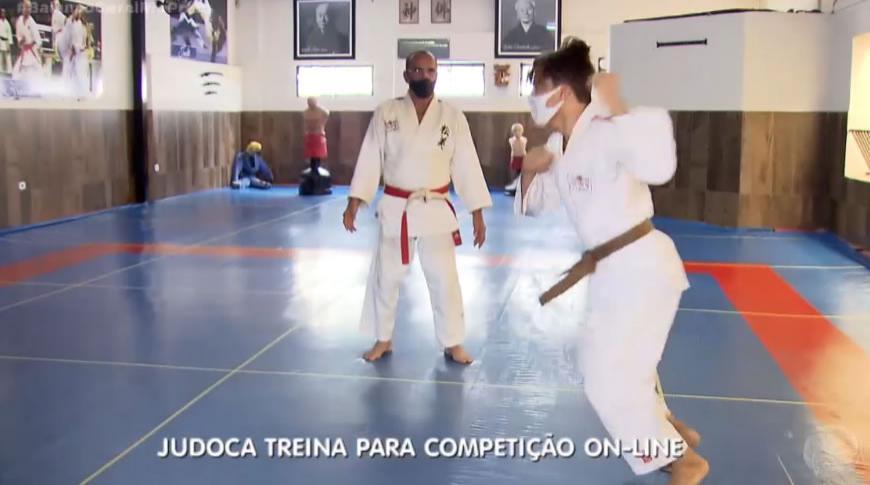 Judoca treina para competição on-line