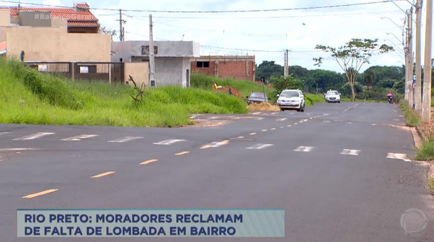 Moradores de bairro em Rio Preto  reclamam de falta de lombada