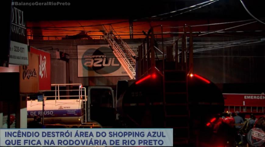 Incándio destrói Shopping Azul em Rio Preto  e a Defesa Civil interdita rodoviária