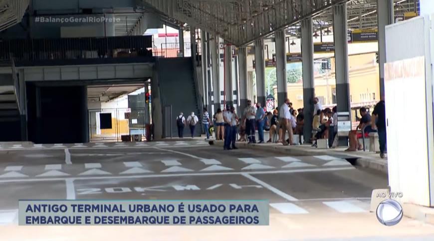 Antigo terminal urbano de Rio Preto  é usado para embarque e desembarque de passageiros