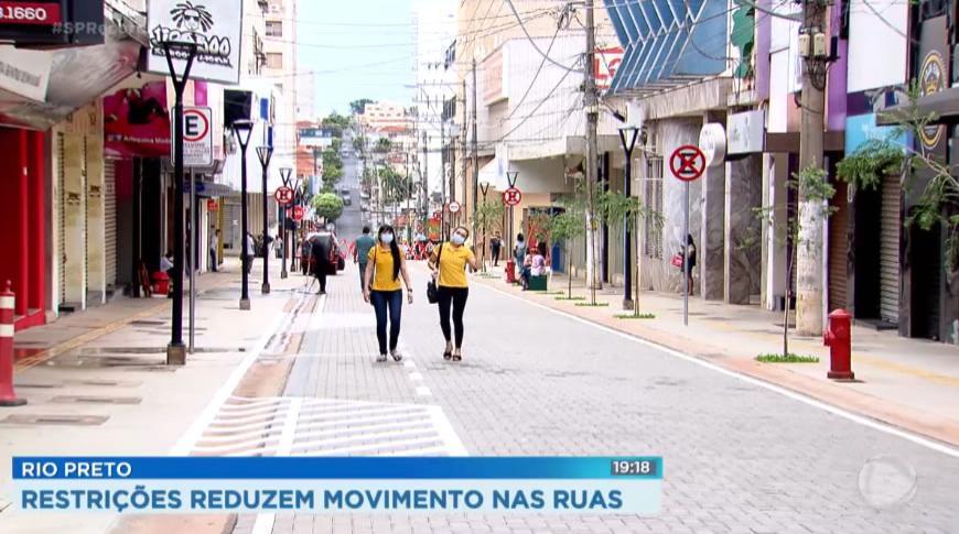 Restrições reduzem movimento nas ruas de Rio Preto
