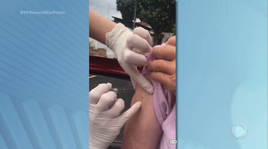 Polícia investiga 135 nomes suspeitos de furarem fila da vacina contra a Covid-19