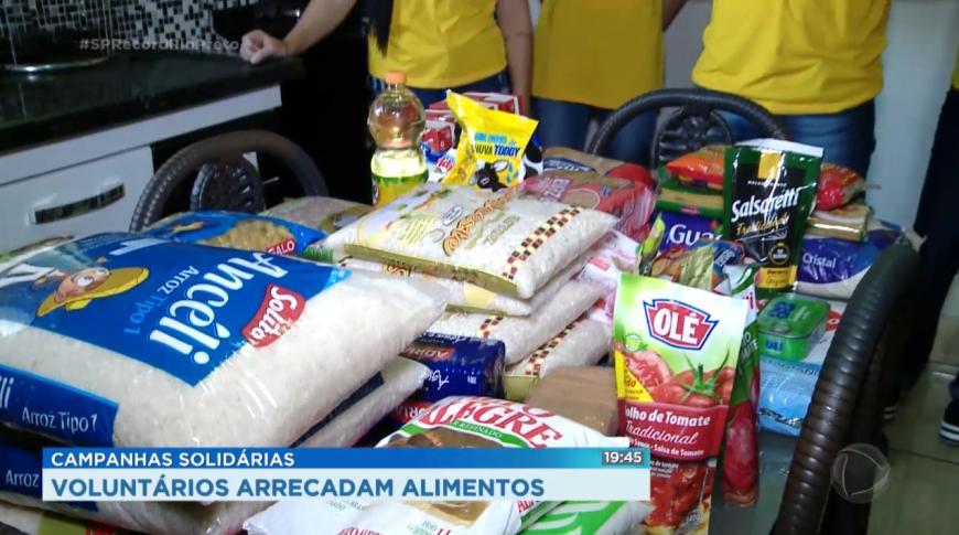 Voluntários arrecadam alimentos com campanhas solidárias