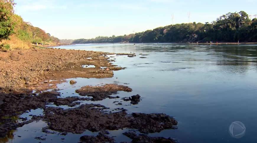 Nível do reservatório da hidrelétrica de Marimbondo hoje é o menor do país