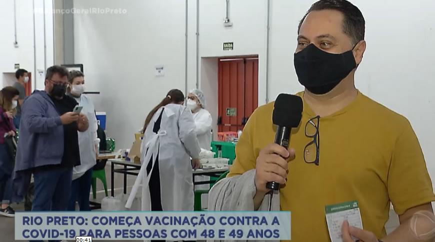 Começa vacinação contra a Covid-19 para pessoas com 48 e 49 anos em Rio Preto