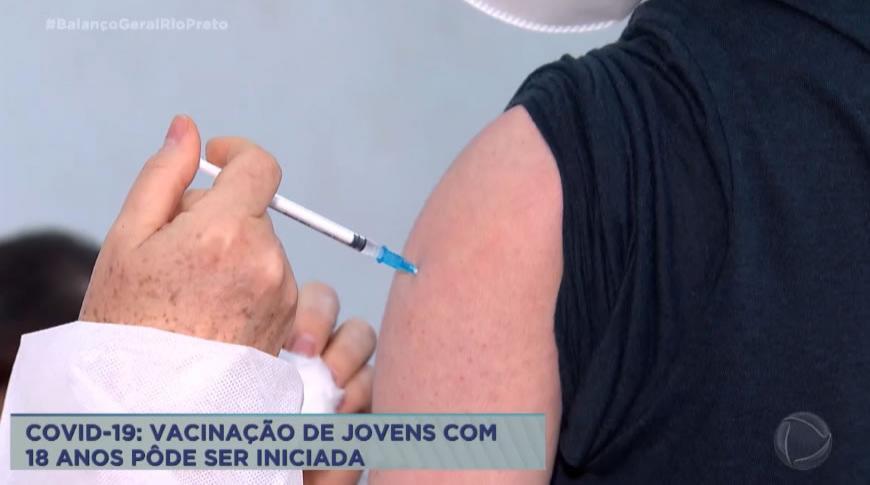 Vacinação de jovens com 18 anos foi iniciada em Rio Preto