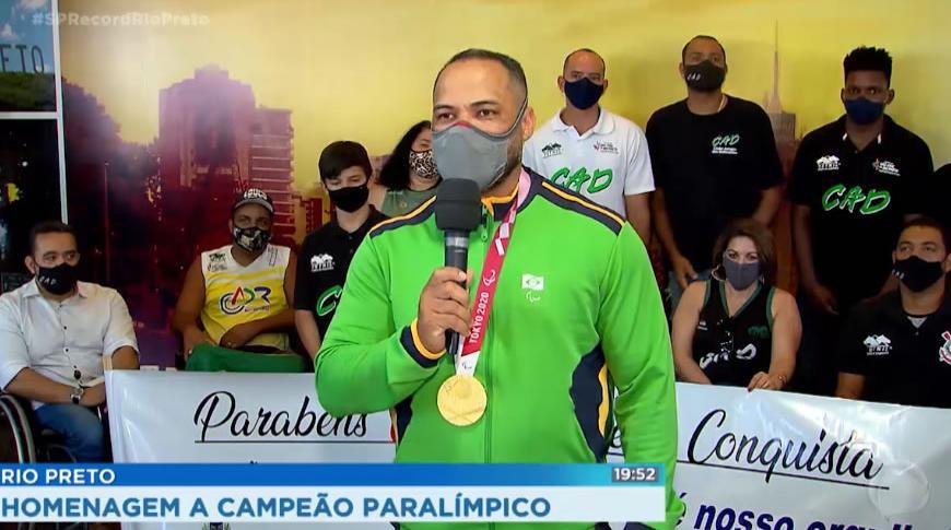 Homenagem a campeão paralímpico em Rio Preto