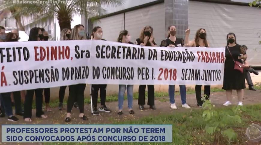 Professores protestam por não terem sido convocados após concurso de 2018