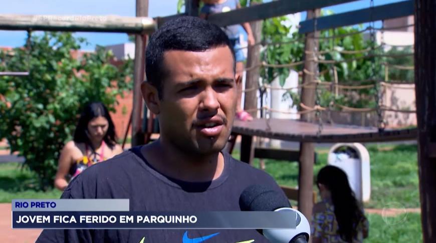 Jovem se fere em parquinho em bairro de Rio Preto