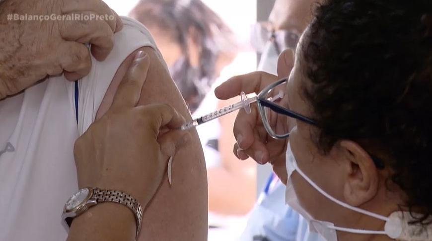 Rio Preto registra baixa procura pela dose de reforço da vacina contra Covid-19