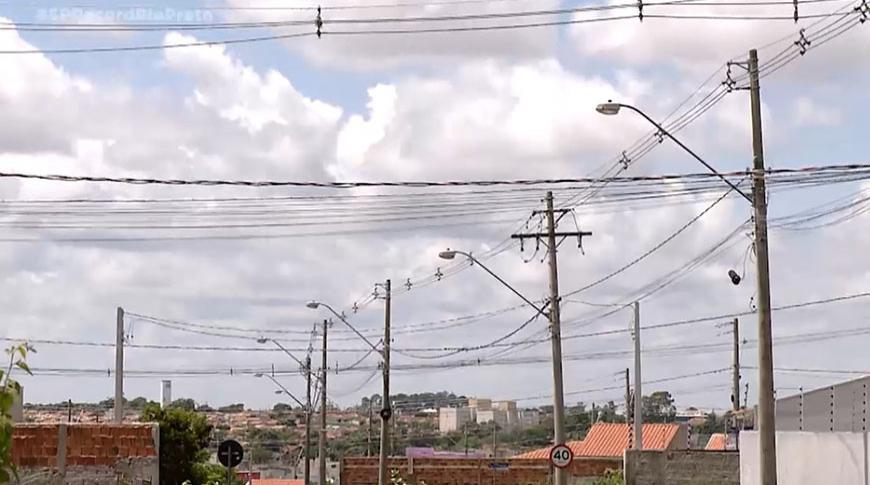 Moradores reclamam de quedas de energia em bairros de Rio Preto