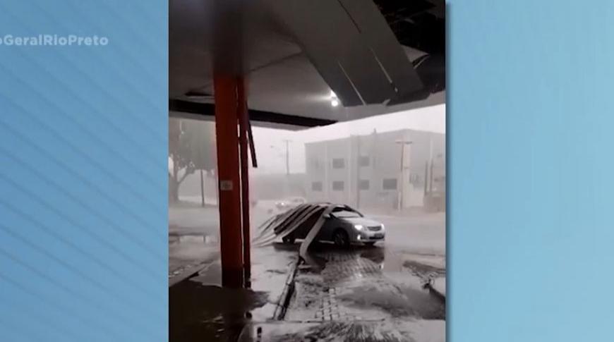 Flagrou tá na Record: Vídeos mostram chuva forte com granizo em Bonifácio