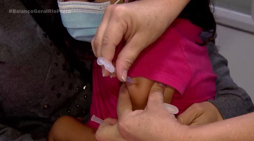 Vacinação contra Covid continua em escolas de Rio Preto