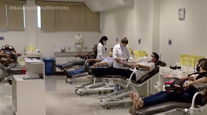 Jogadores do CAD se reúnem para doar sangue em Rio Preto