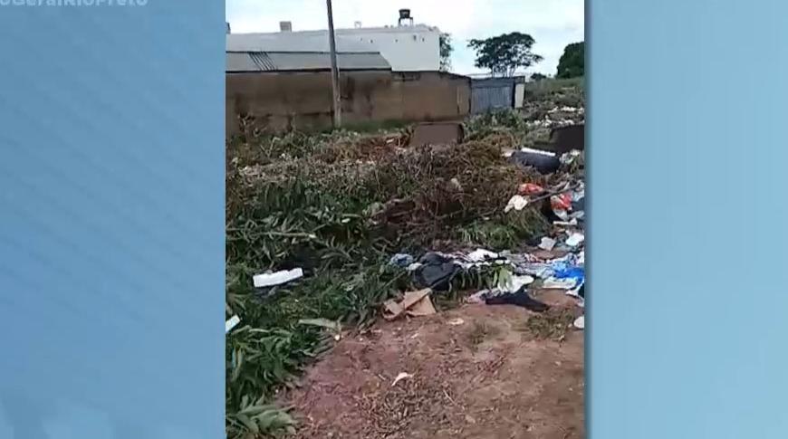 Flagrou tá na Record: Moradores de Mirassol reclamam de lixo em terreno