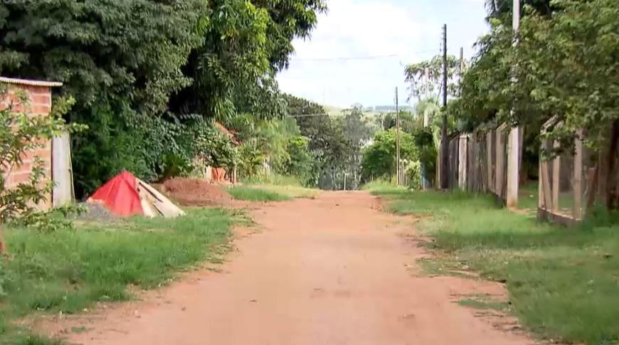 Moradores reclamam de falta de infraestrutura em bairro