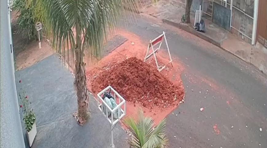Flagrou tá na Record:  Moradores do bairro residencial Rio Preto 1 reclamam de um serviço feito pelo SEMAE