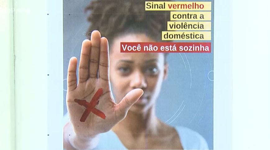Sinal vermelho  contra a violência doméstica em Rio Preto