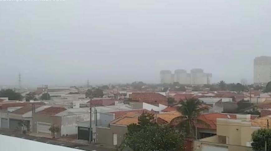 Flagrou tá na Record: Araçatuba amanhece encoberta com uma névoa