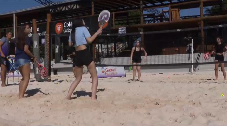 Estudantes de Rio Preto descobrem o  Beach Tennis