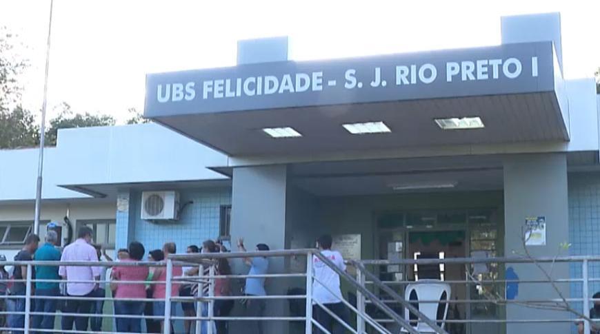 Moradores protestam contra fechamento de UBS em Rio Preto