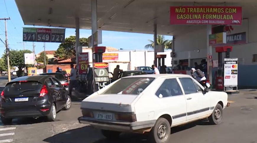 Queda no preço de combustíveis já é sentida nos postos de Araçatuba