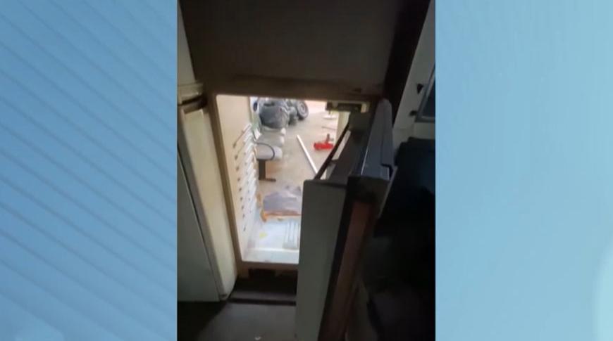 Polícia descobre desmanche em Rio Preto e suspeito foge por passagem secreta disfarçada com porta de geladeira