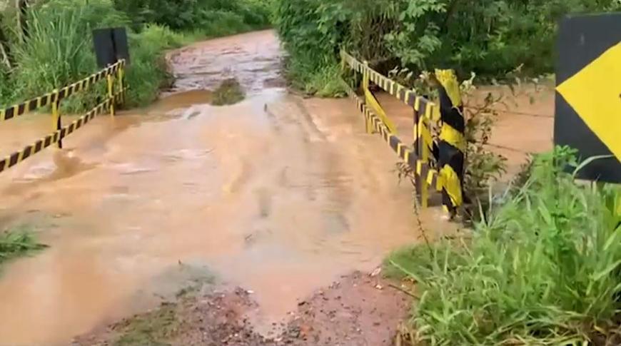 Flagrou, tá na Record: Ponte passa por manutenção depois de forte chuva