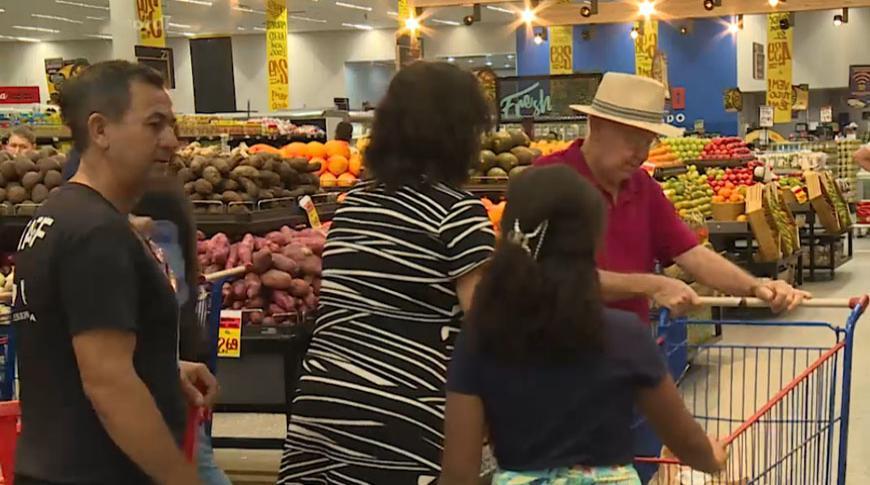 Movimento é grande nos supermercados de Araçatuba