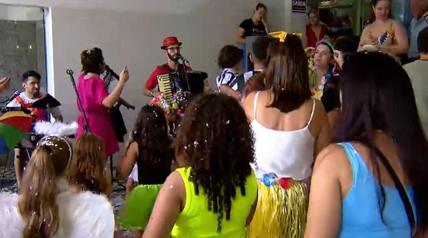 Carnaval com show de graça no Mercadão de Rio Preto