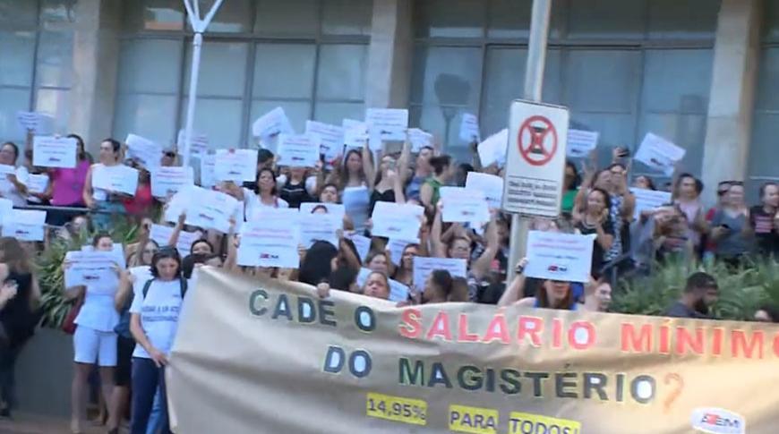 Manifestação de professores em Rio Preto