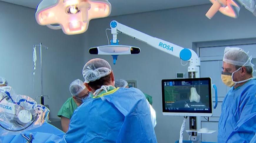 Robô auxilia em cirurgias de joelhos em Rio Preto