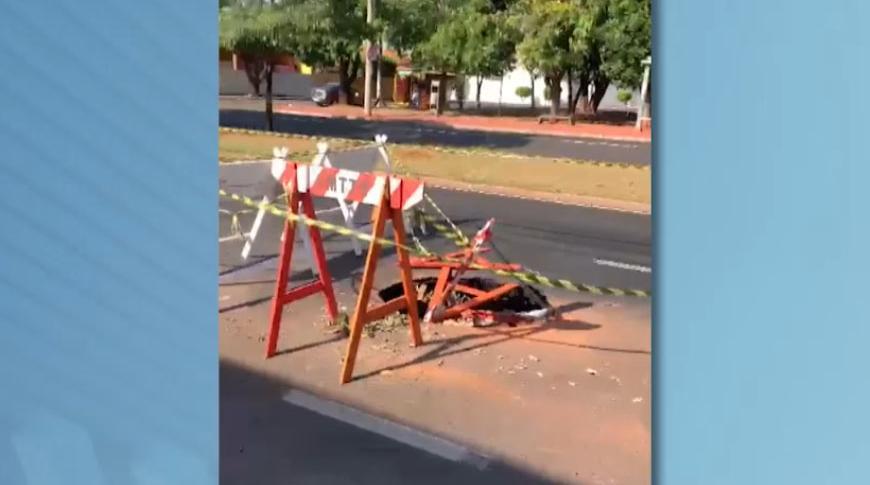 Flagrou, tá na Record: Buraco em avenida de Rio Preto causa acidentes