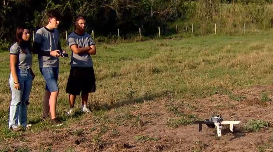 Estudantes de Irapuã desenvolvem drone para reflorestamento