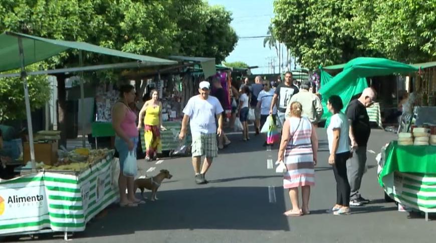 Consumidores buscam alimentos de qualidade em feiras livres