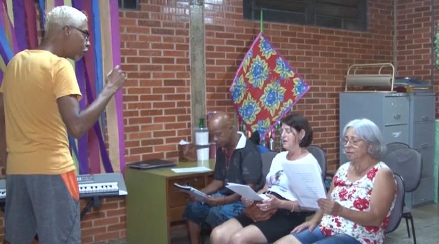 Idosos e crianças de Rio Preto descobrem benefícios por meio da musicoterapia