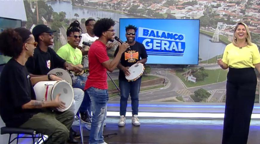 O grupo Samba dos Pretos participou do estúdio do Balanço Geral