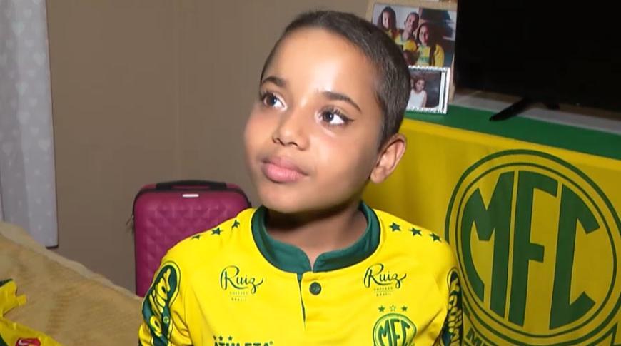 Menina de 9 anos divide a luta contra a leucemia com paixão pelo Mirassol