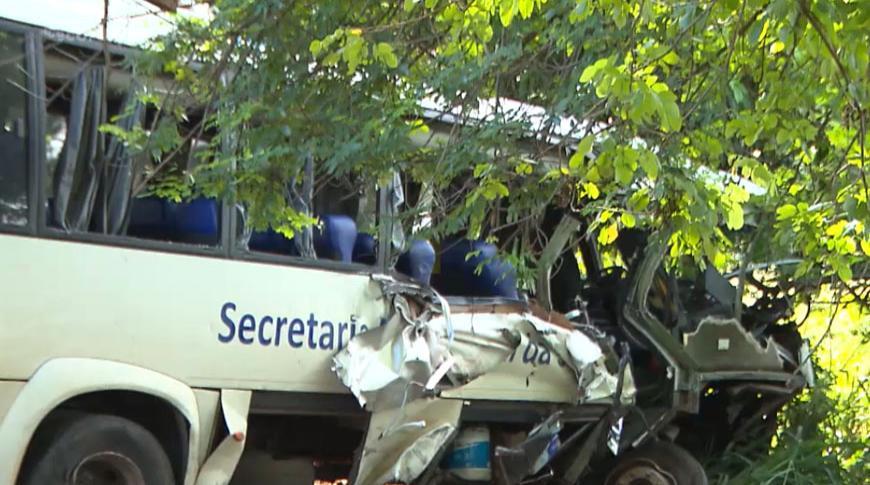Acidente em Votuporanga deixa uma pessoa morta e vinte feridos